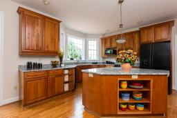 Kitchen Functionality: A Guide to 5 Popular Styles of Kitchen Islands
